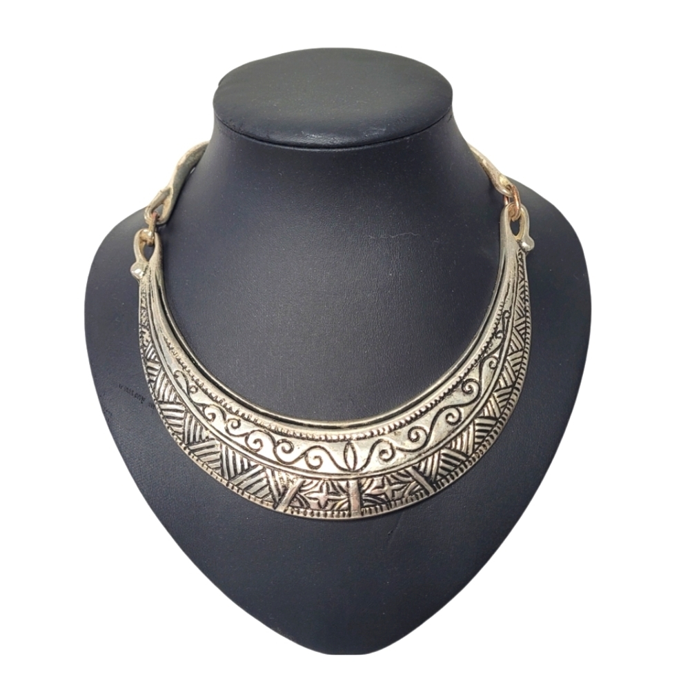 Vintage silver tone And Black bib necklace